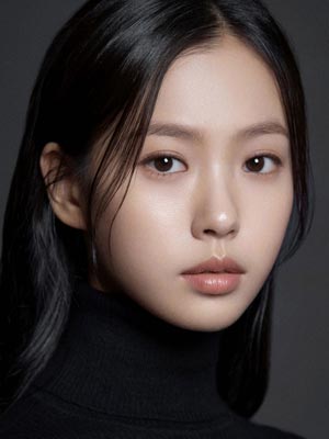 Го Мин Си
Go Min-si